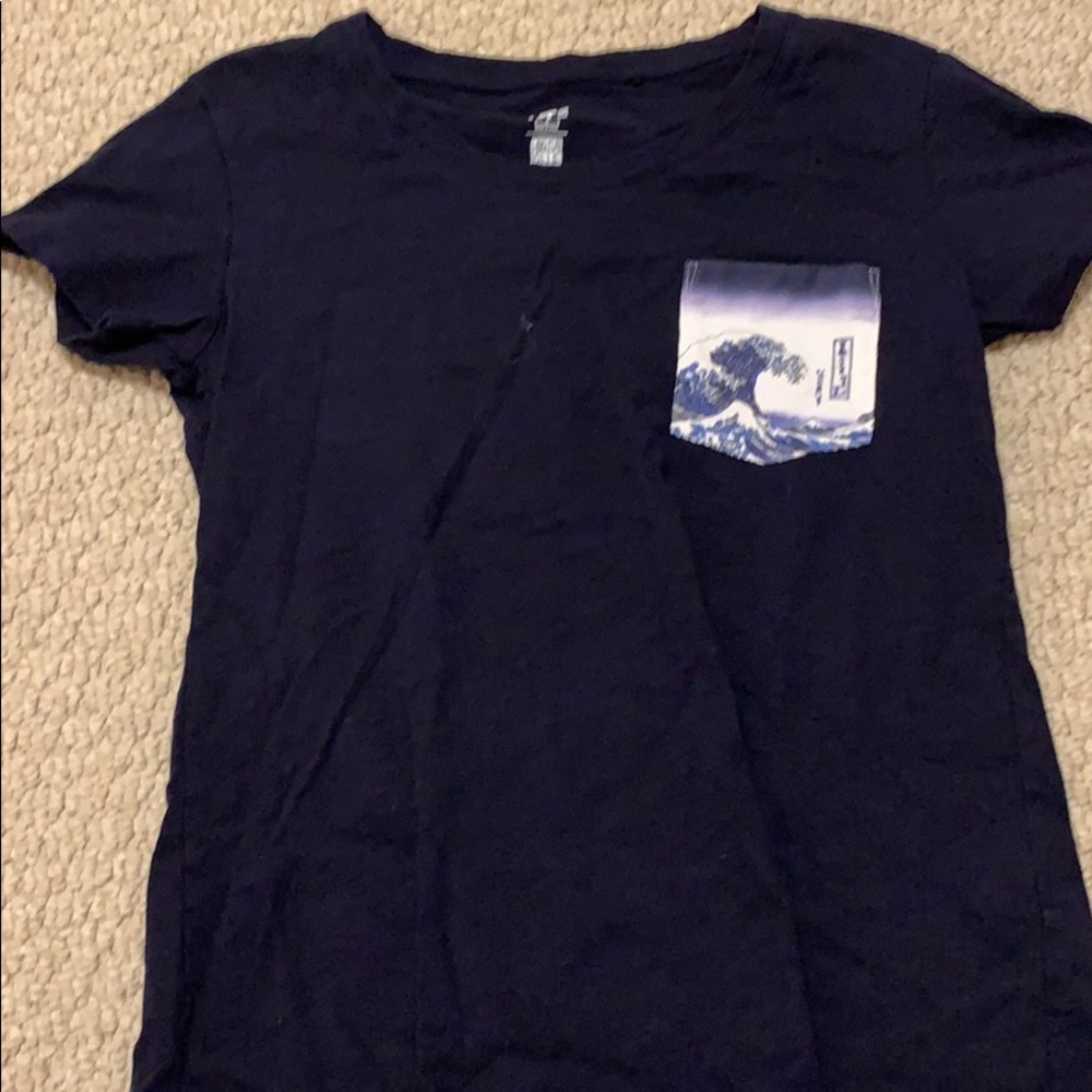 Uniqlo blue tshirt